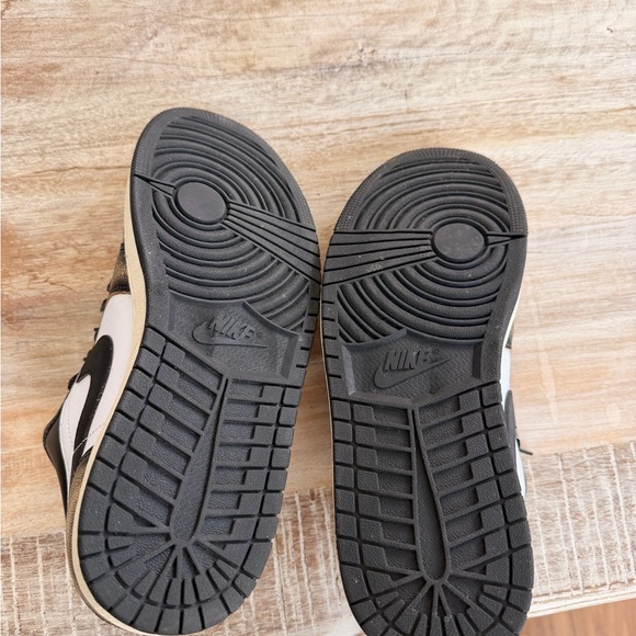 Nike Jordan Black and White Low-Top Sneakers - Picture 8 of 8